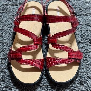 Reverse Women's Red Croc Sandals size  9  40 new